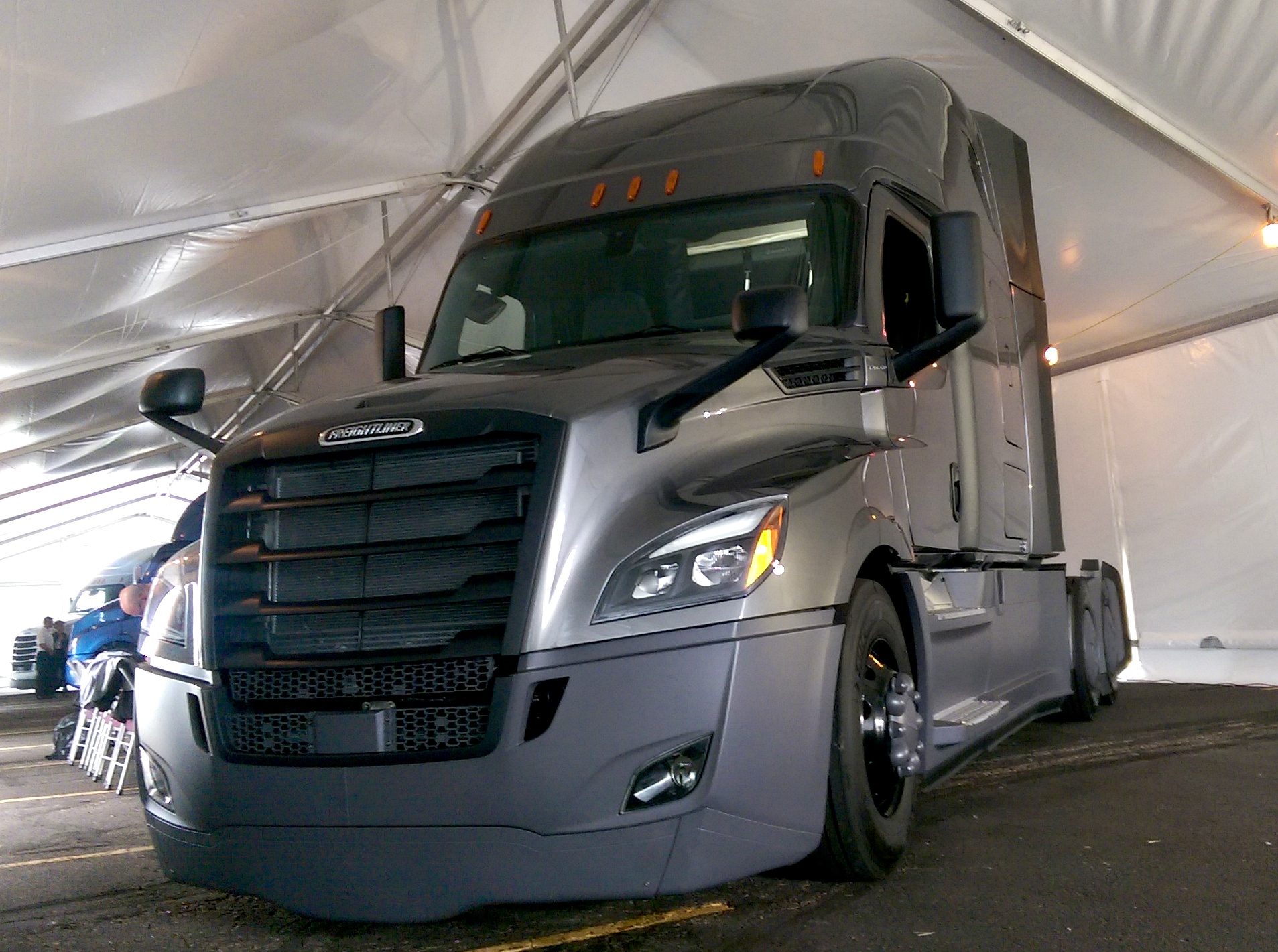 Freightliner takes wraps off new Cascadia - Truck News