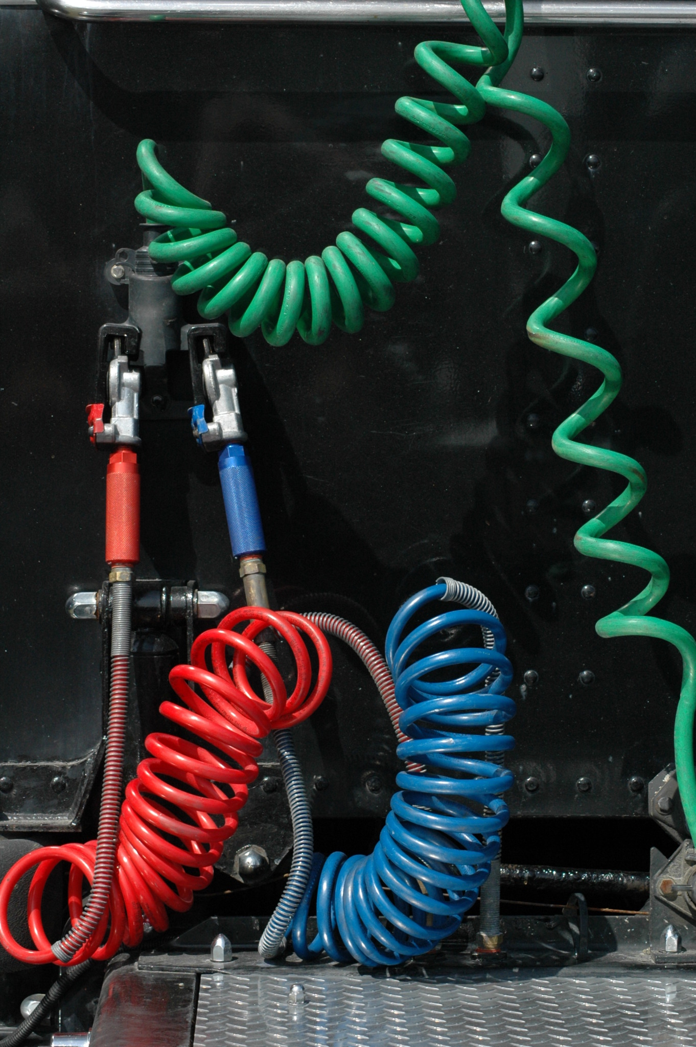 Care for the air system that feeds your truck brakes - Truck News