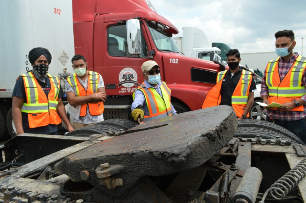  An instructor explains how to inspect a fifth wheel at Global Truck Academy in Brampton, Ont. (Photo: Leo Barros) 
