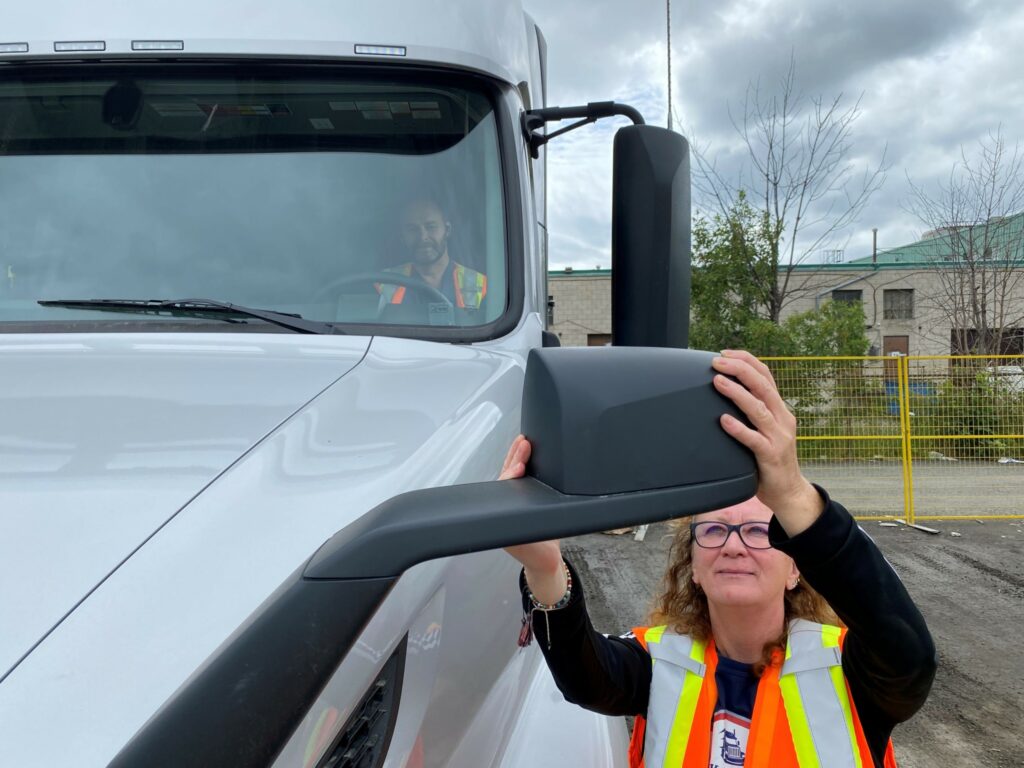 Adjusting a truck's fender mirror