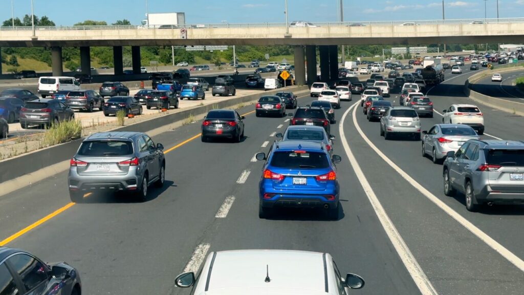Picture of congestion on Hwy 401