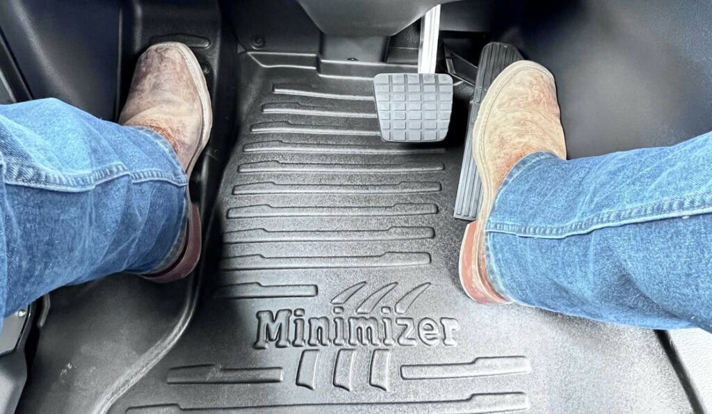 Minimizer-branded mat